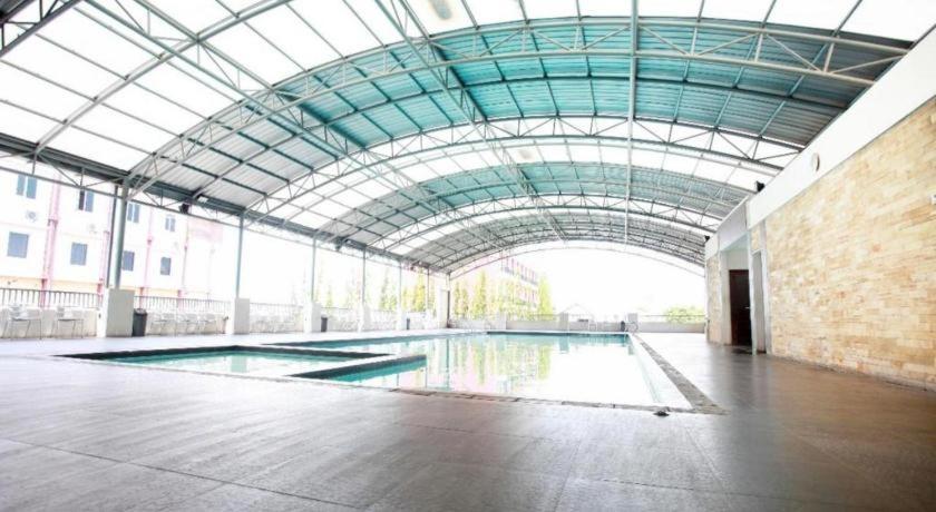 Karlita Hotel Tegal Buitenkant foto