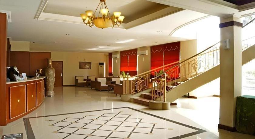 Karlita Hotel Tegal Buitenkant foto