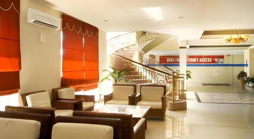 Karlita Hotel Tegal Buitenkant foto