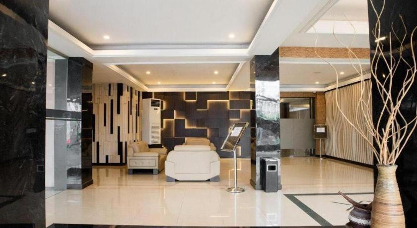 Karlita Hotel Tegal Buitenkant foto