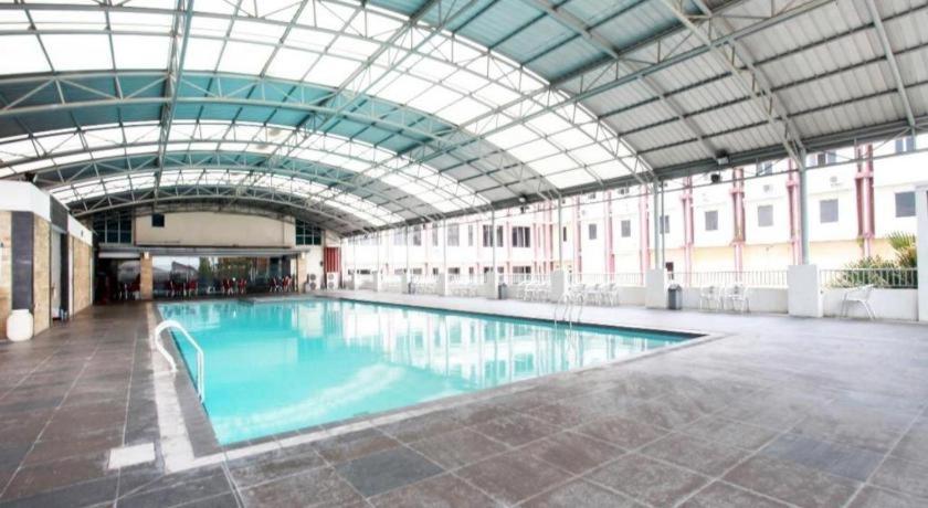 Karlita Hotel Tegal Buitenkant foto