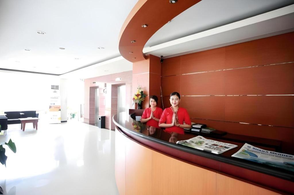 Karlita Hotel Tegal Buitenkant foto
