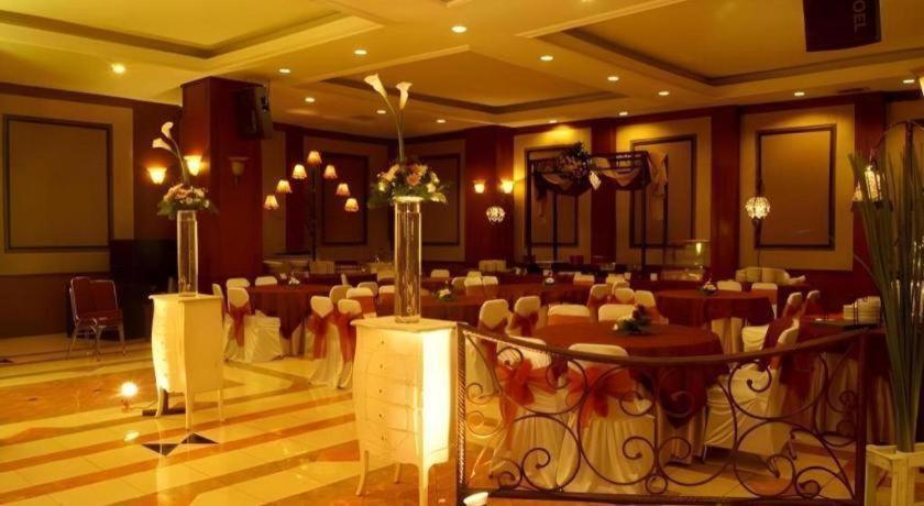 Karlita Hotel Tegal Buitenkant foto