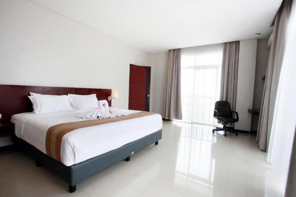 Karlita Hotel Tegal Buitenkant foto