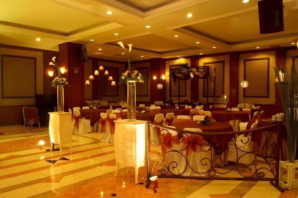 Karlita Hotel Tegal Buitenkant foto