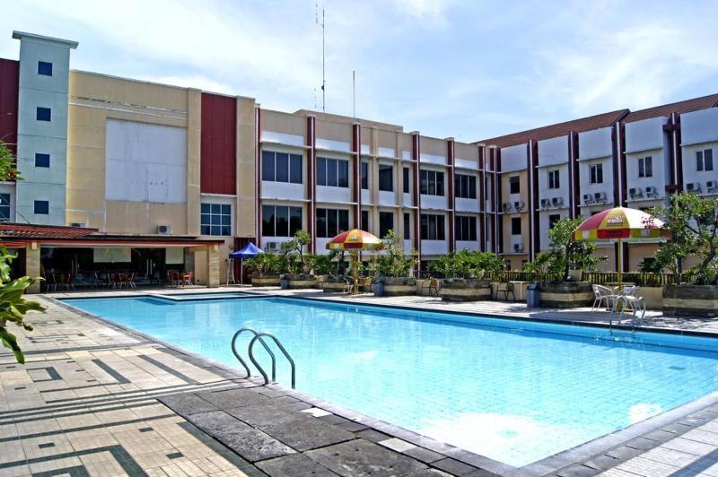 Karlita Hotel Tegal Buitenkant foto